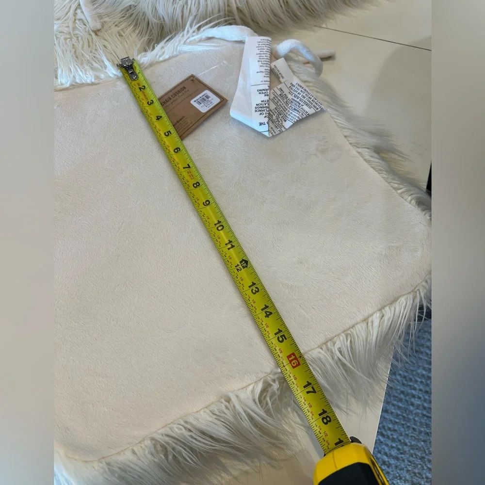 Pier 1 Cream (4) Faux Fur seat cushions - Picture 6 of 10
